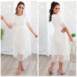 Palagram Women's ‘Darci’ Cream Lace Midi Dress Small
